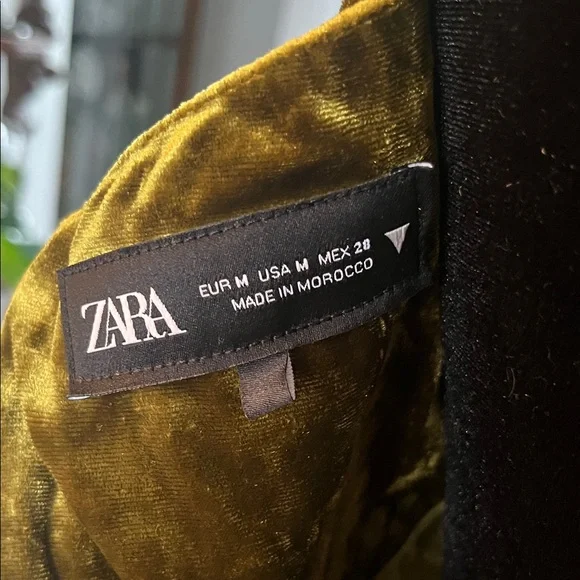 Zara green velvet midi dress with a V-neckline - Picture 8 of 9